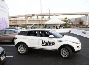 Range-Rover-estaciona-sola