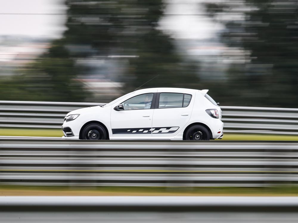 Renault-Sandero-RS