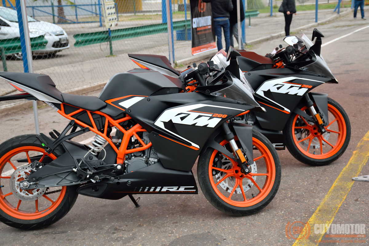 KTM RC200 1