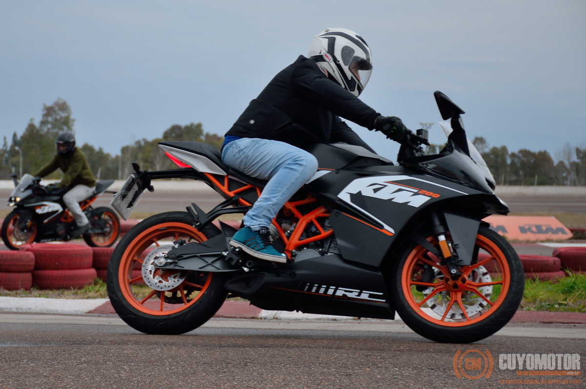 KTM RC200 6