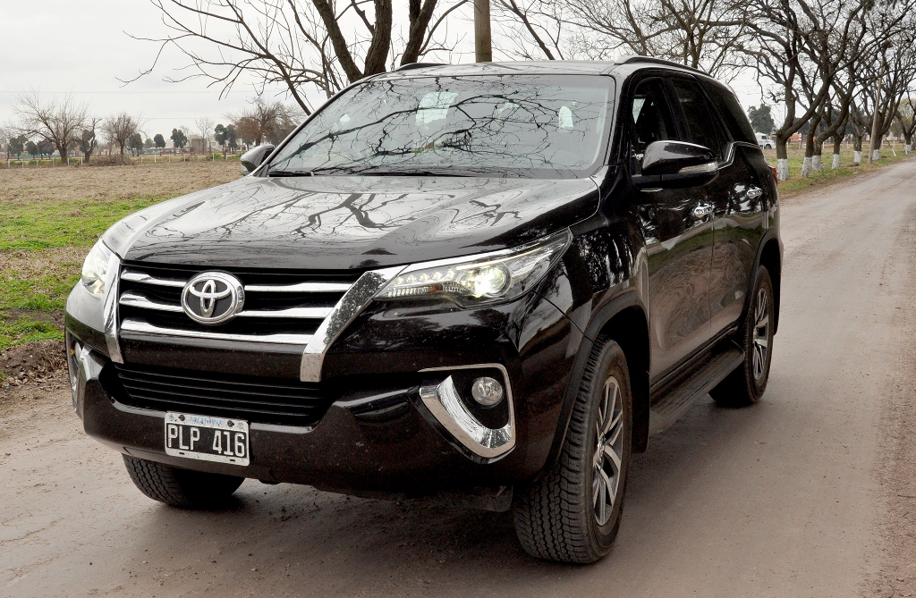 Toyota SW4 lateral 1