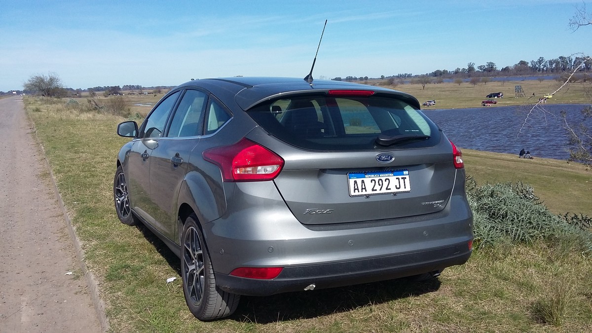 ford-focus-lago-3