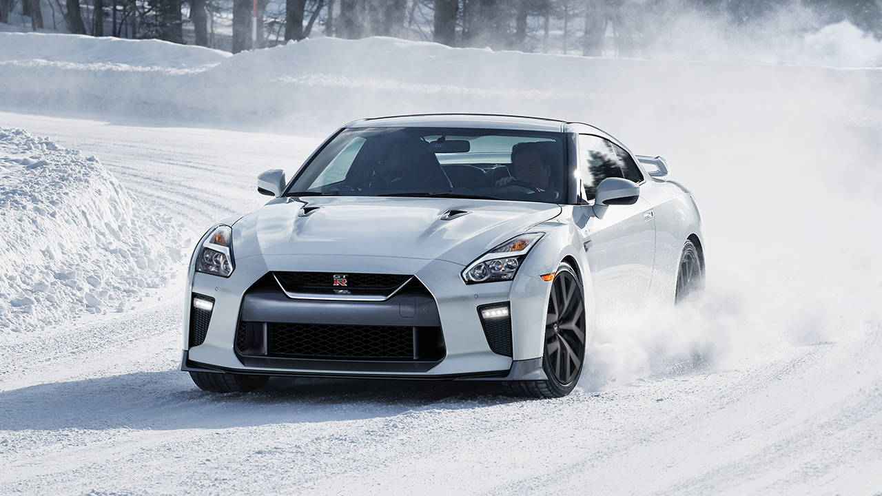2017-nissan-gtr-white-original