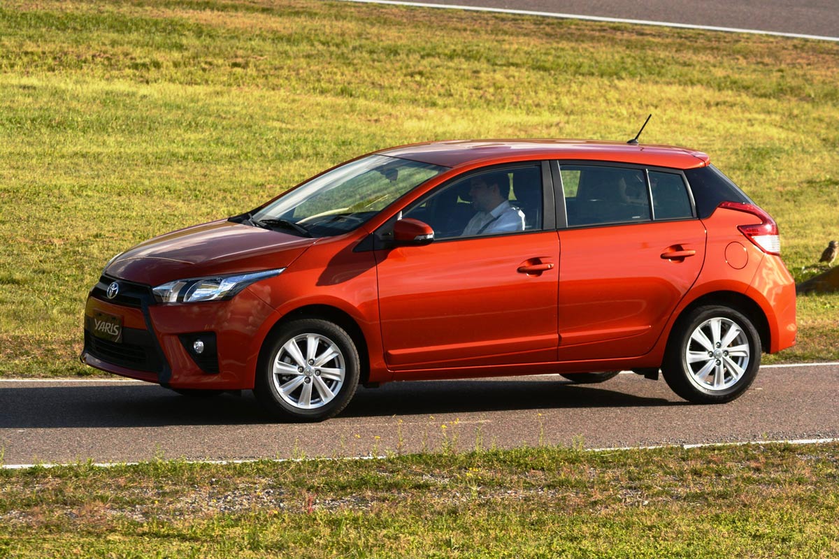 toyota-yaris-perfil