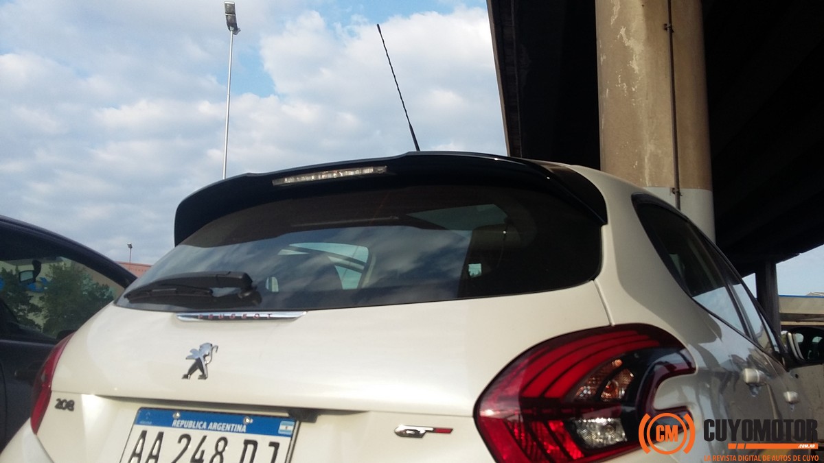 peugeot-208-gt-spoiler