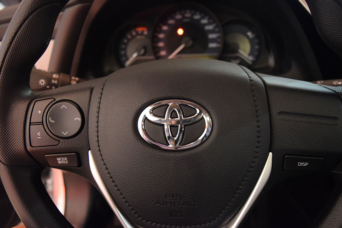 Toyota Corolla Yacopini volante