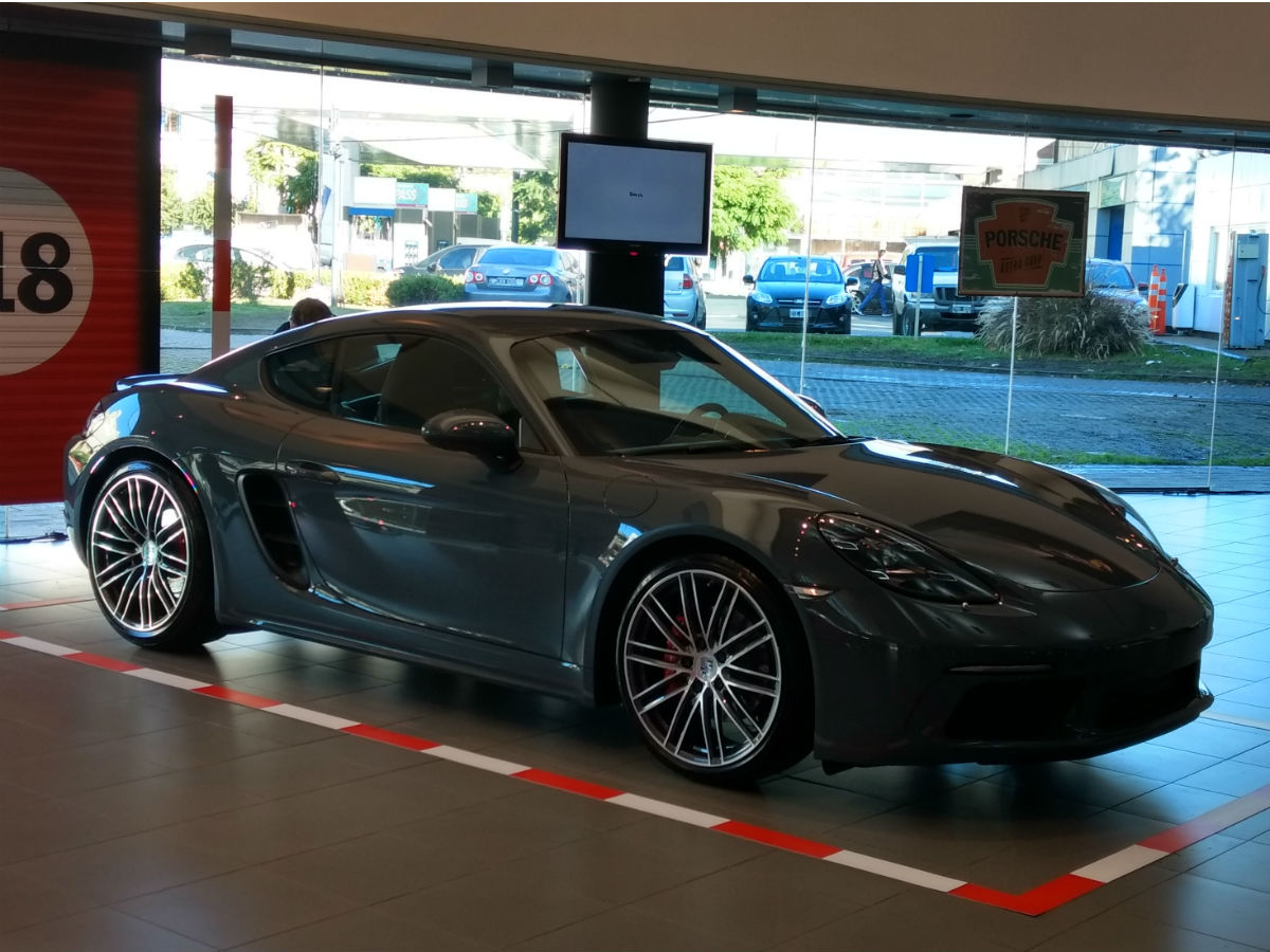 Porsche 718 cayman 1