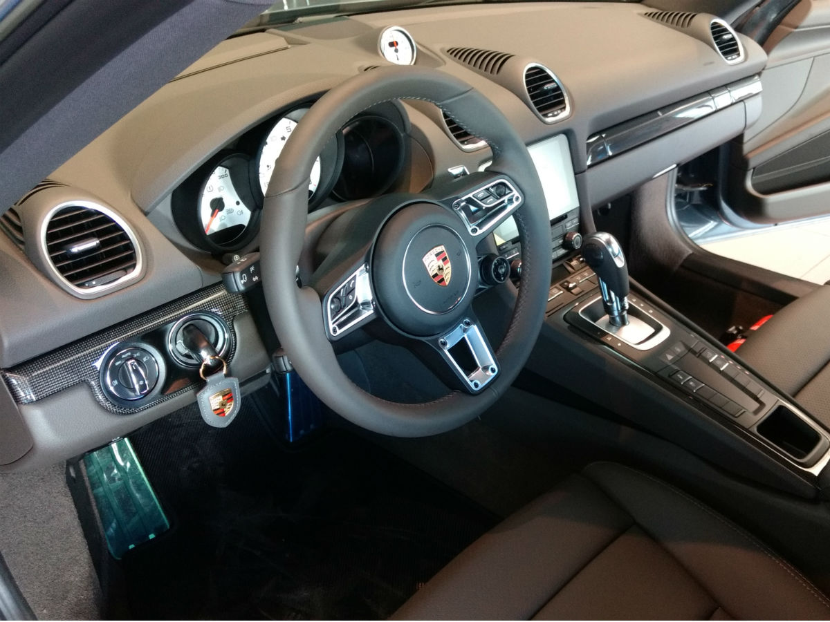 Porsche 718 cayman 2