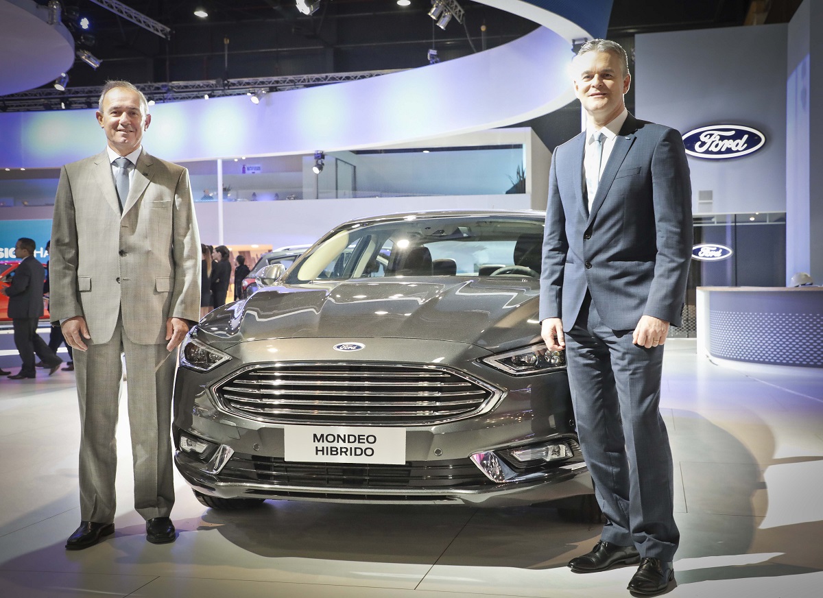 Salon del auto Ford Mondeo Hibrido