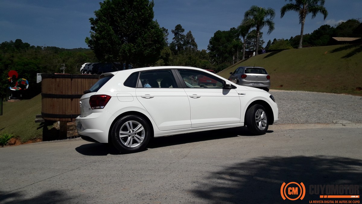 VW Polo lat subida