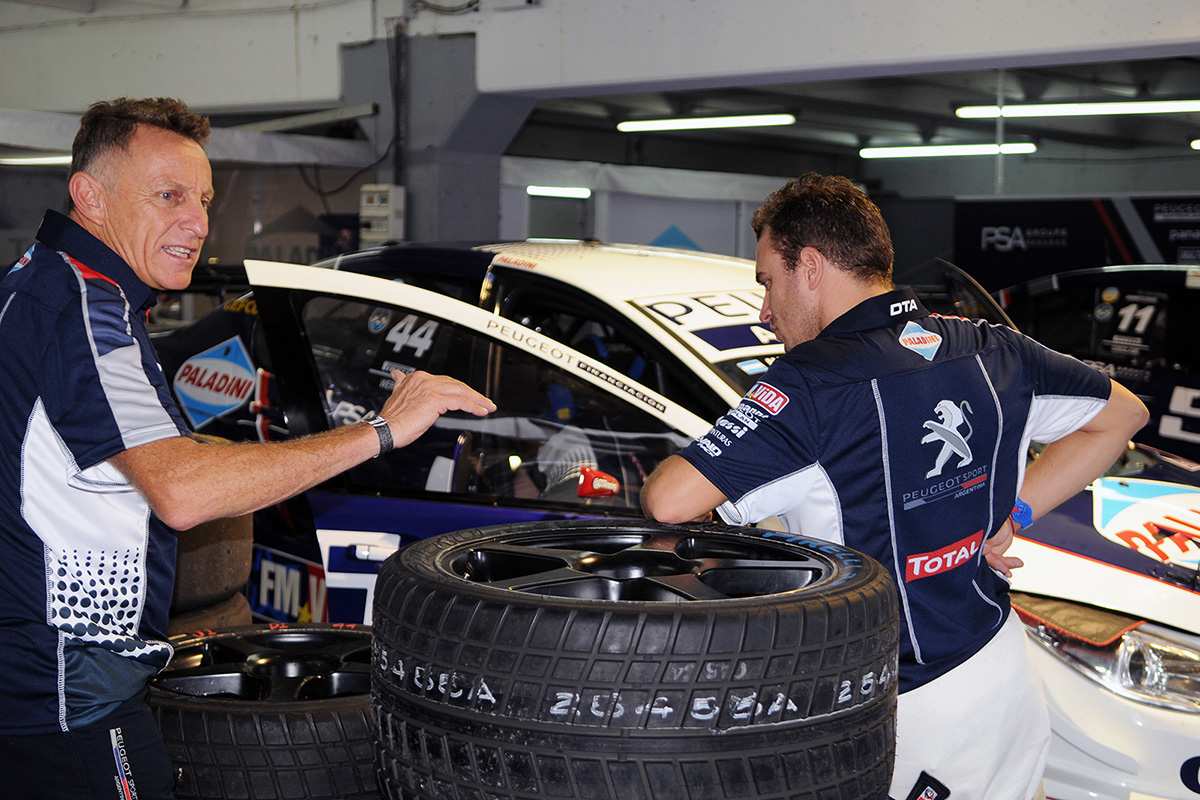 Team Peugeot Total STC2000