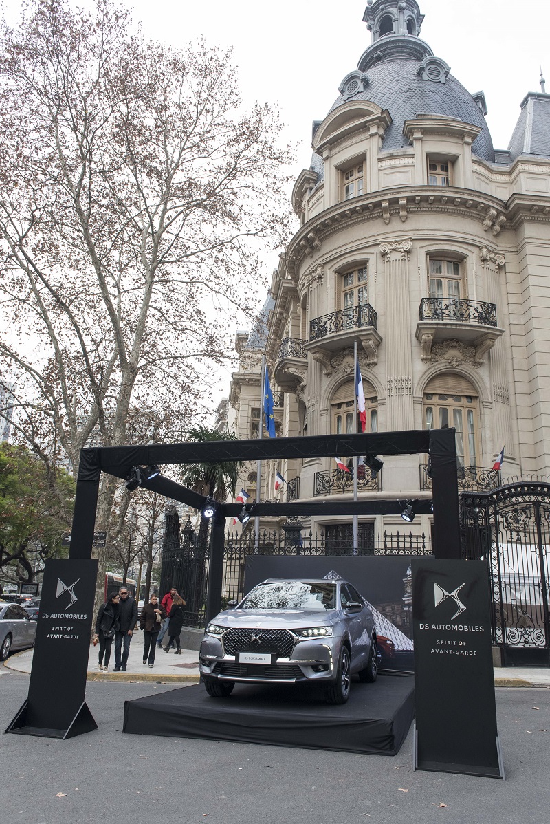DS 7 Crossback Embajada Francia