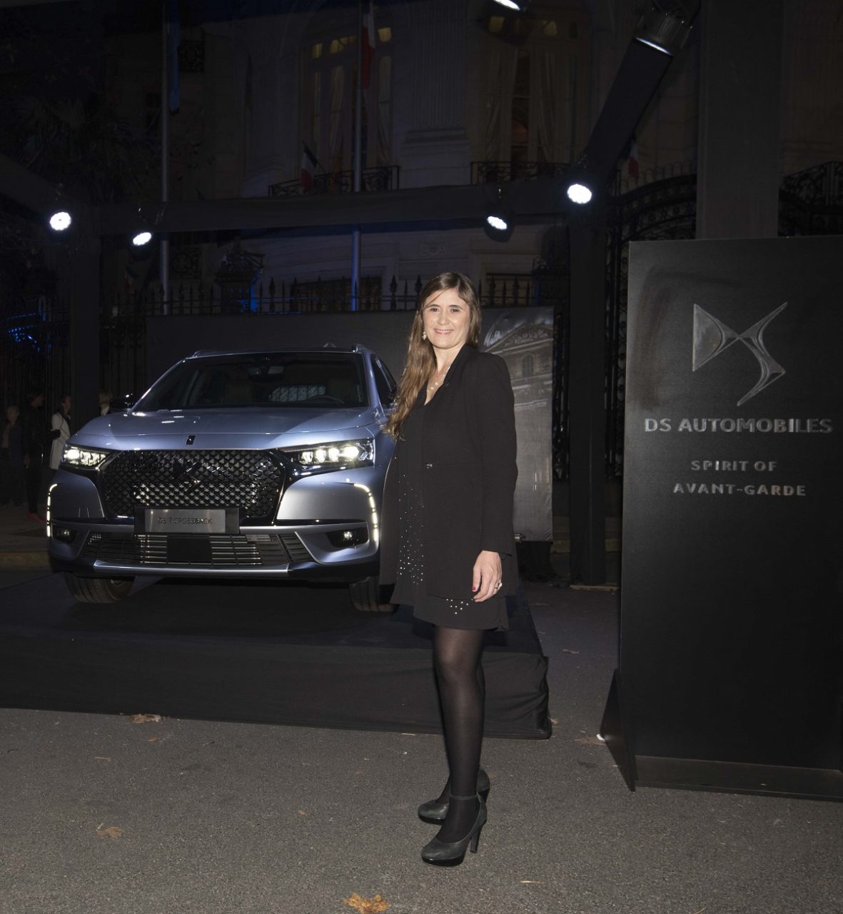 DS 7 Crossback Embajada Francia