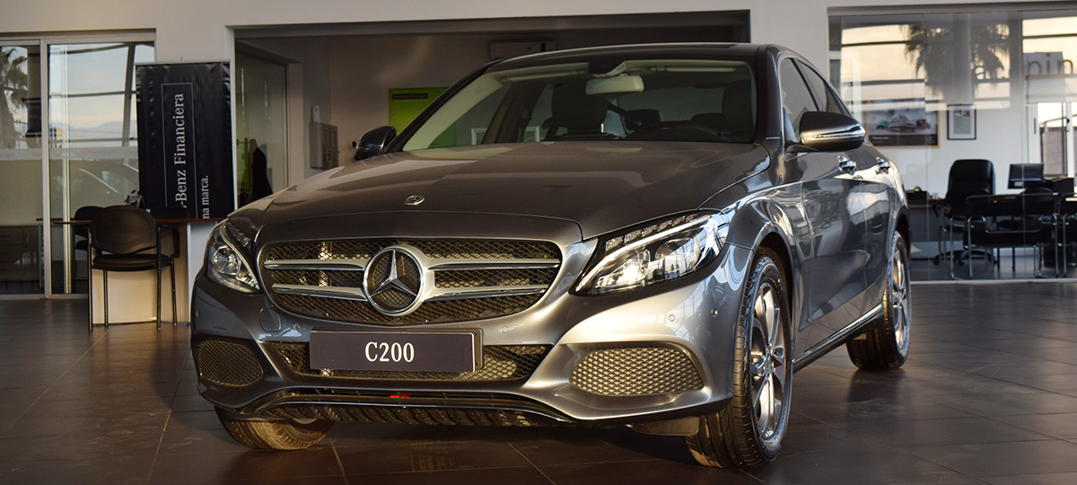 Coches del  segmento. Mercedes-Benz Clase C 200