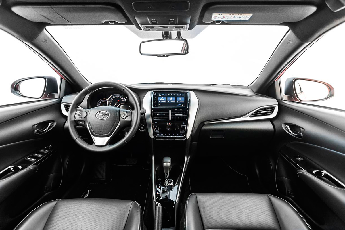 yaris-interior