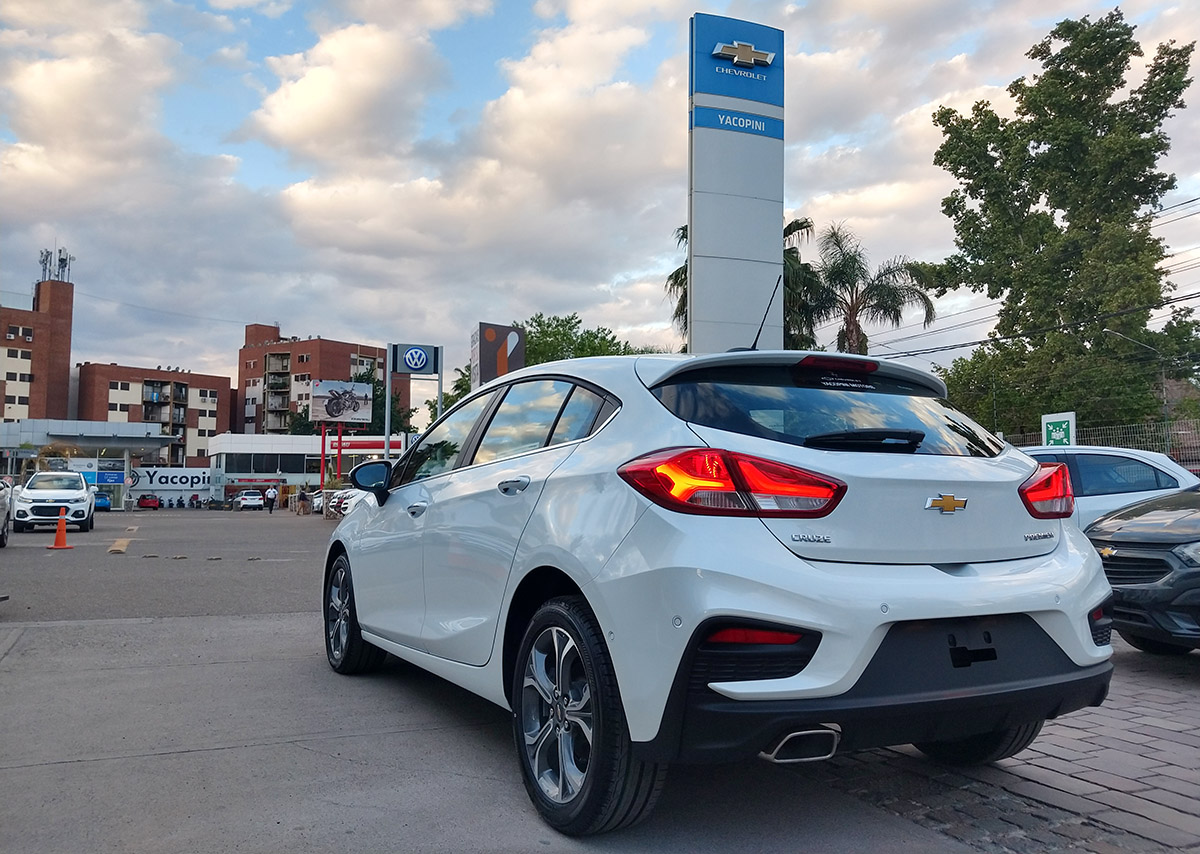 Chevrolet Cruze Premier WiFi hatch