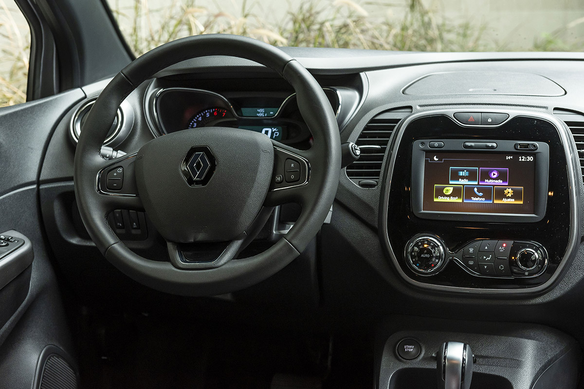 Renault Captur Bose interior