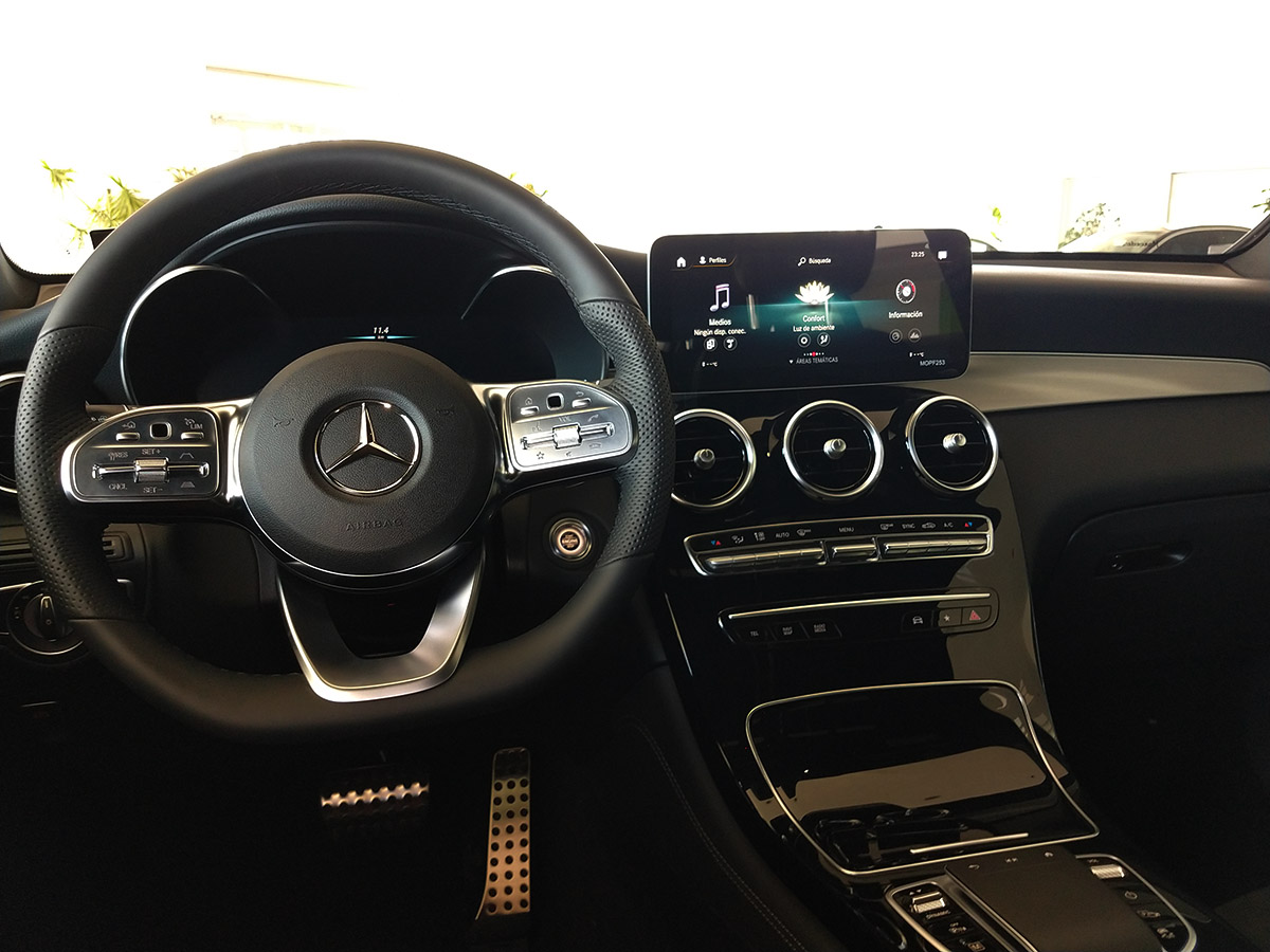 Mercedes-Benz GLC 300 Coupé 2019 interior