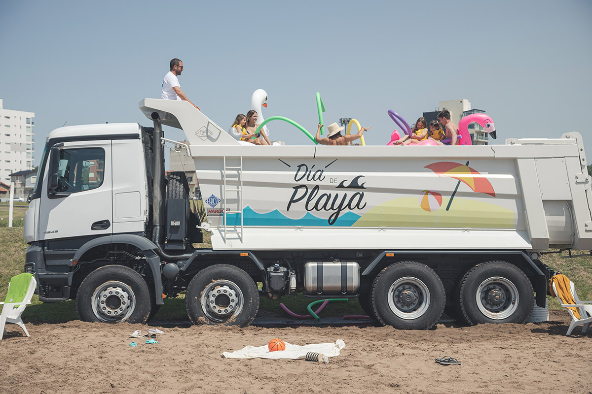 Mercedes Arocs 4845 Pool Truck