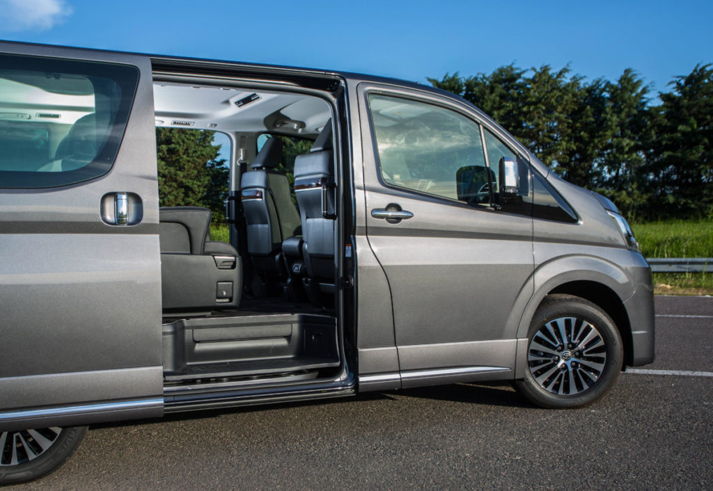 Toyota Hiace Wagon 2021