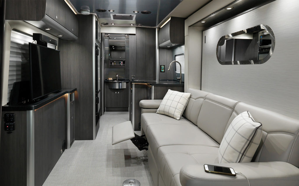 Mercedes Airstream Atlas Touring Coach 2021