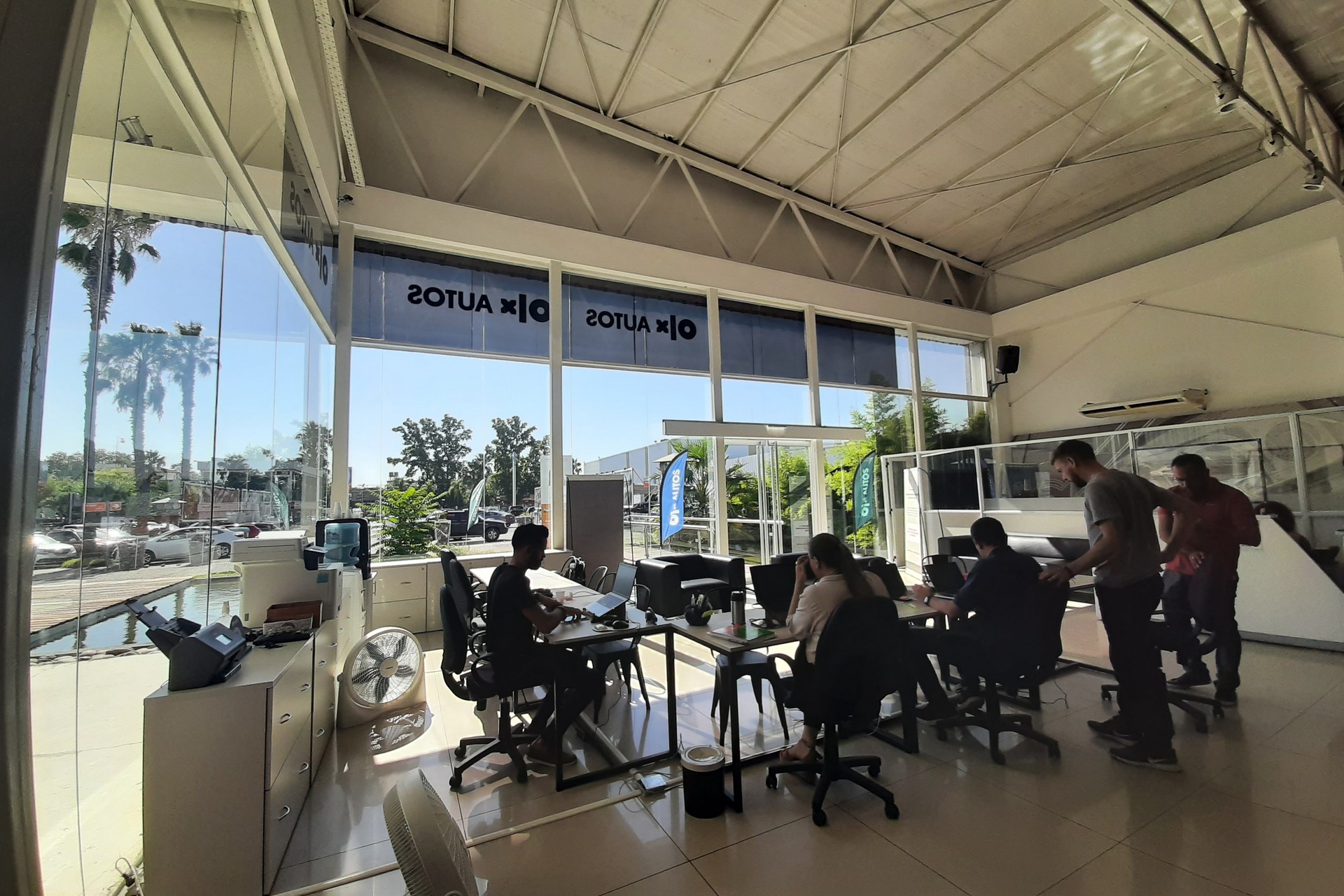 Autos Usados OLX en Territorio Yacopini oficina