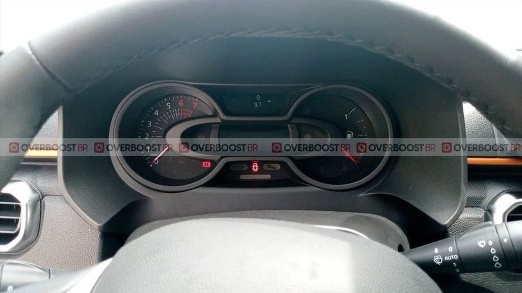 Renault Oroch 2023 interior filtrado