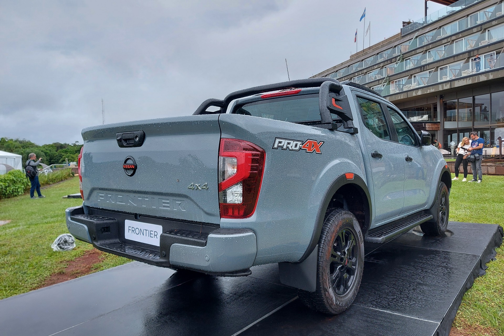 nueva nissan frontier 2022 posterior