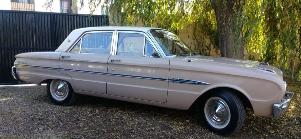 Ford Falcon Deluxe