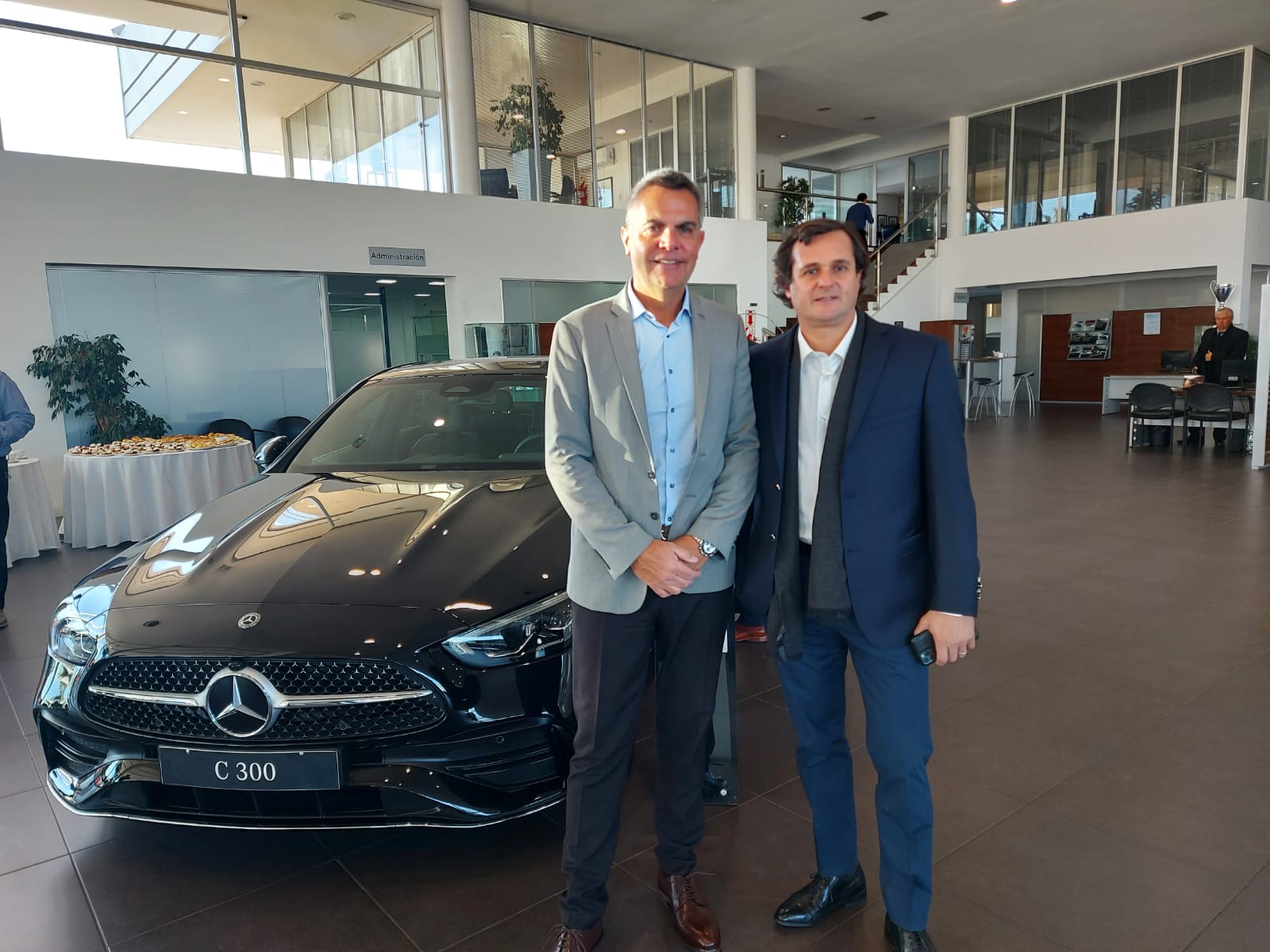 Mercedes-Benz-C-300-AMG-Line-Negro-Yacopini