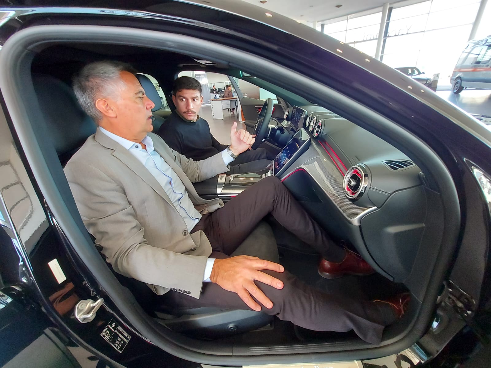 Mercedes-Benz-C-300-AMG-Line-Negro-interior