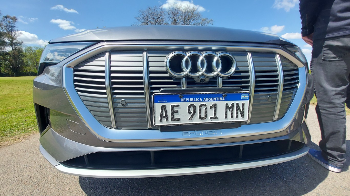 audi etron test drive argentina gris 2