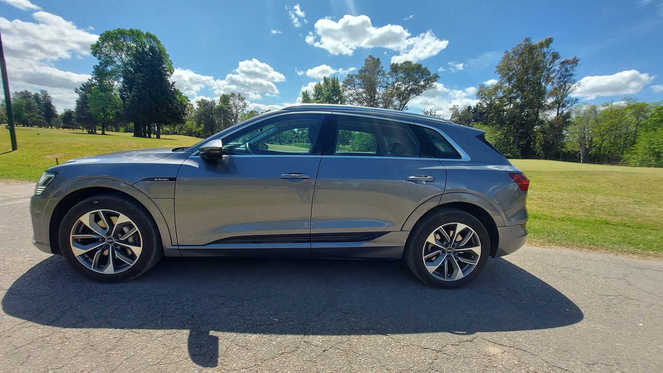 audi etron test drive argentina gris 3