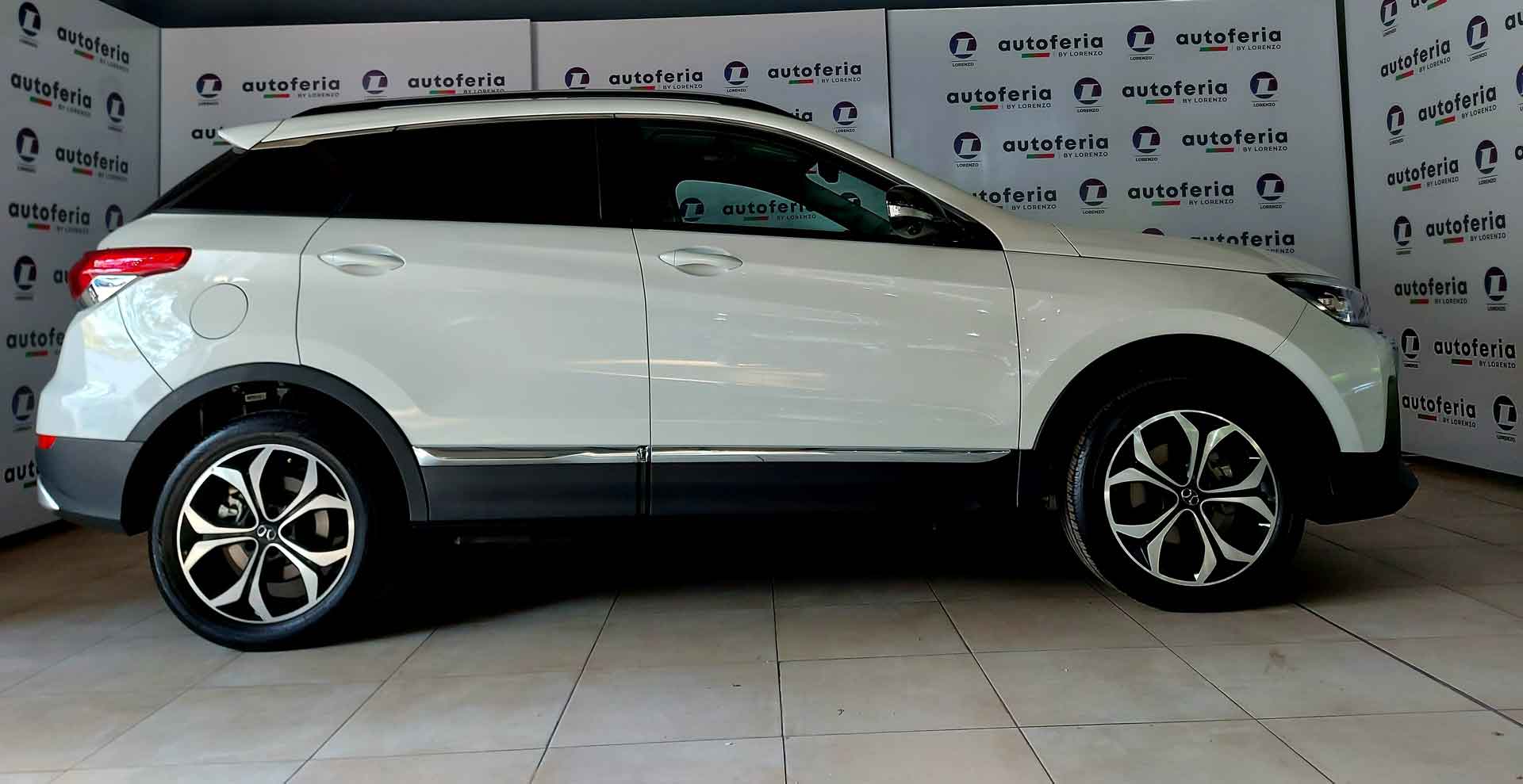 Baic-X55-blanca-modelo-2023-vista-lateral