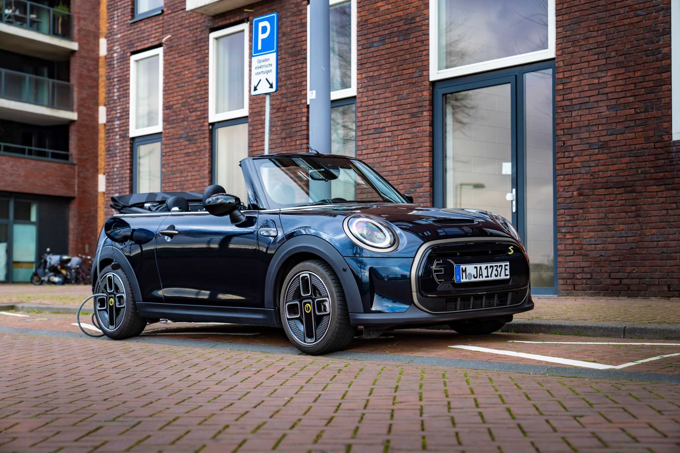 MINI Cooper SE Convertible.