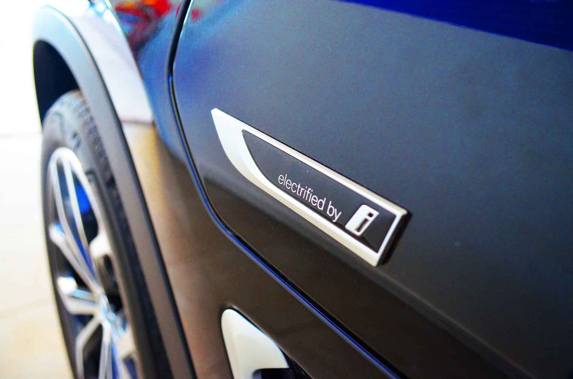 bmw-x3-hybrid-test-mendoza-negro-cargador-electrico