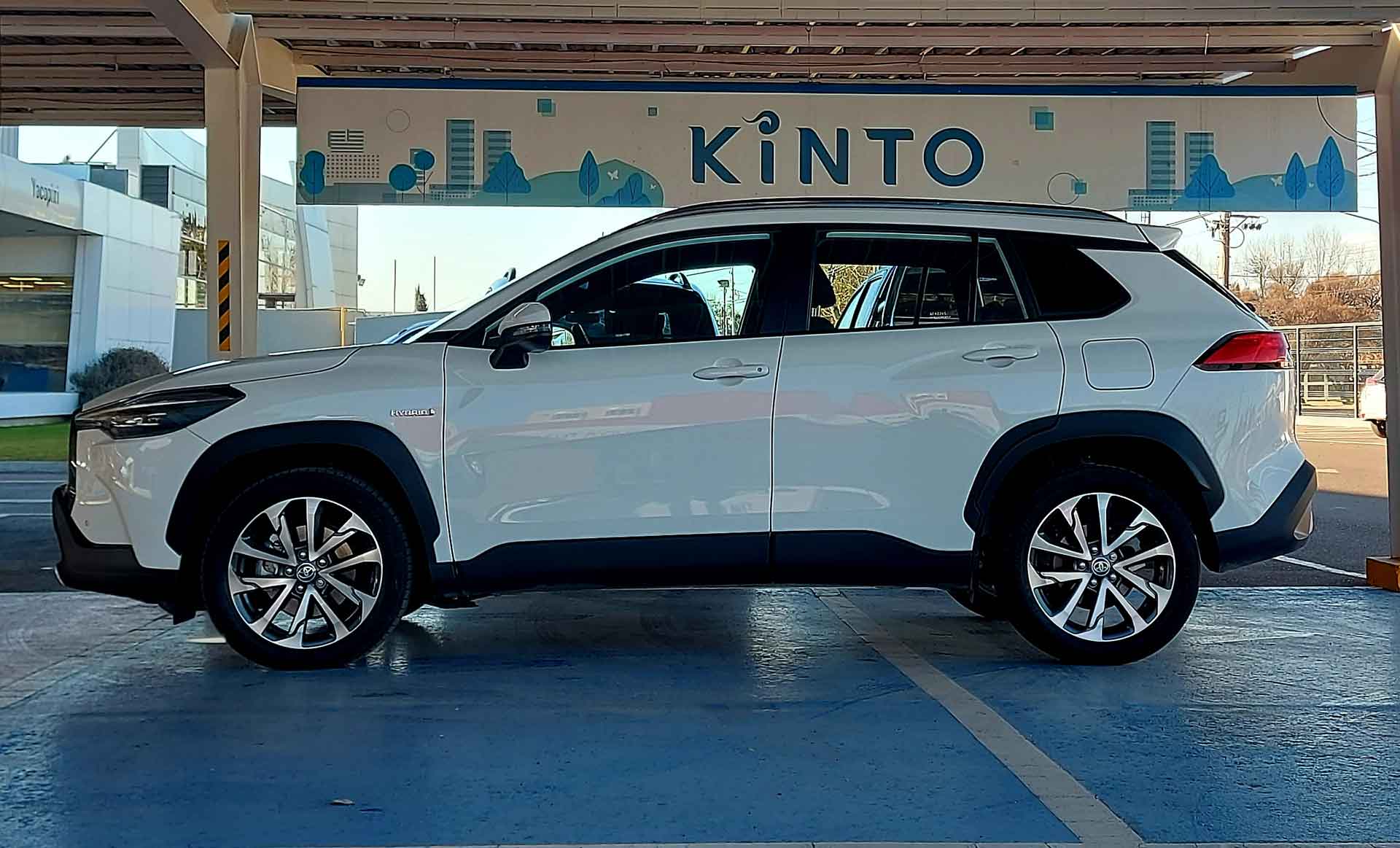 El Toyota Corolla Cross Hybrid disponible para alquiler en Mendoza por Kinto Share