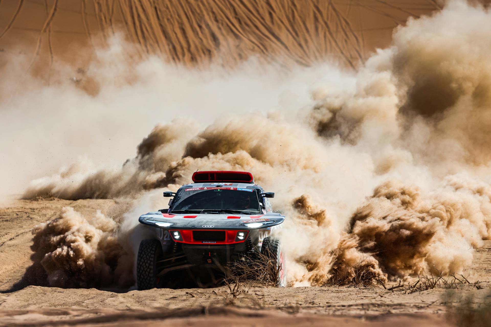 Audia-e-tron-Dakar-2024-en-desierto