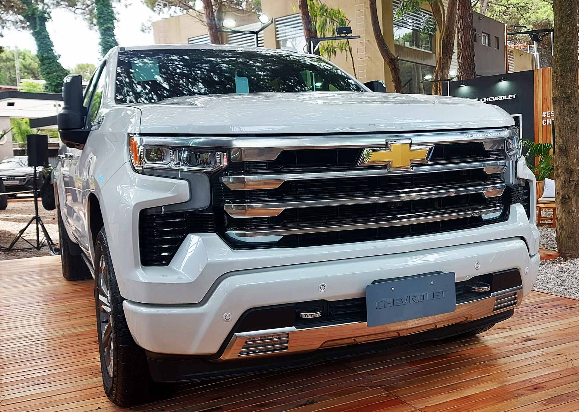 Chevrolet-Silverado-High-Country-V8
