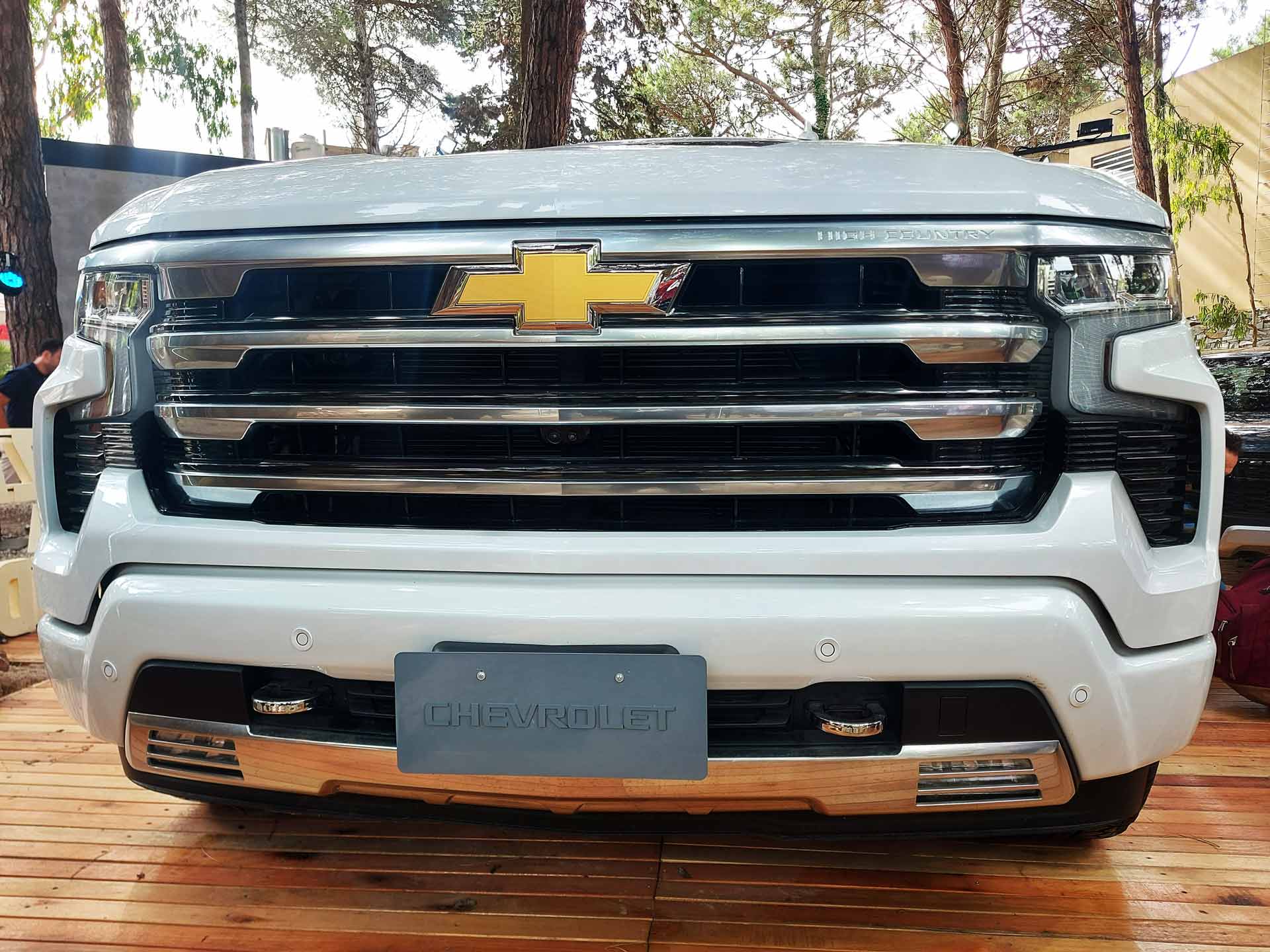 Chevrolet-Silverado-High-Country-frente