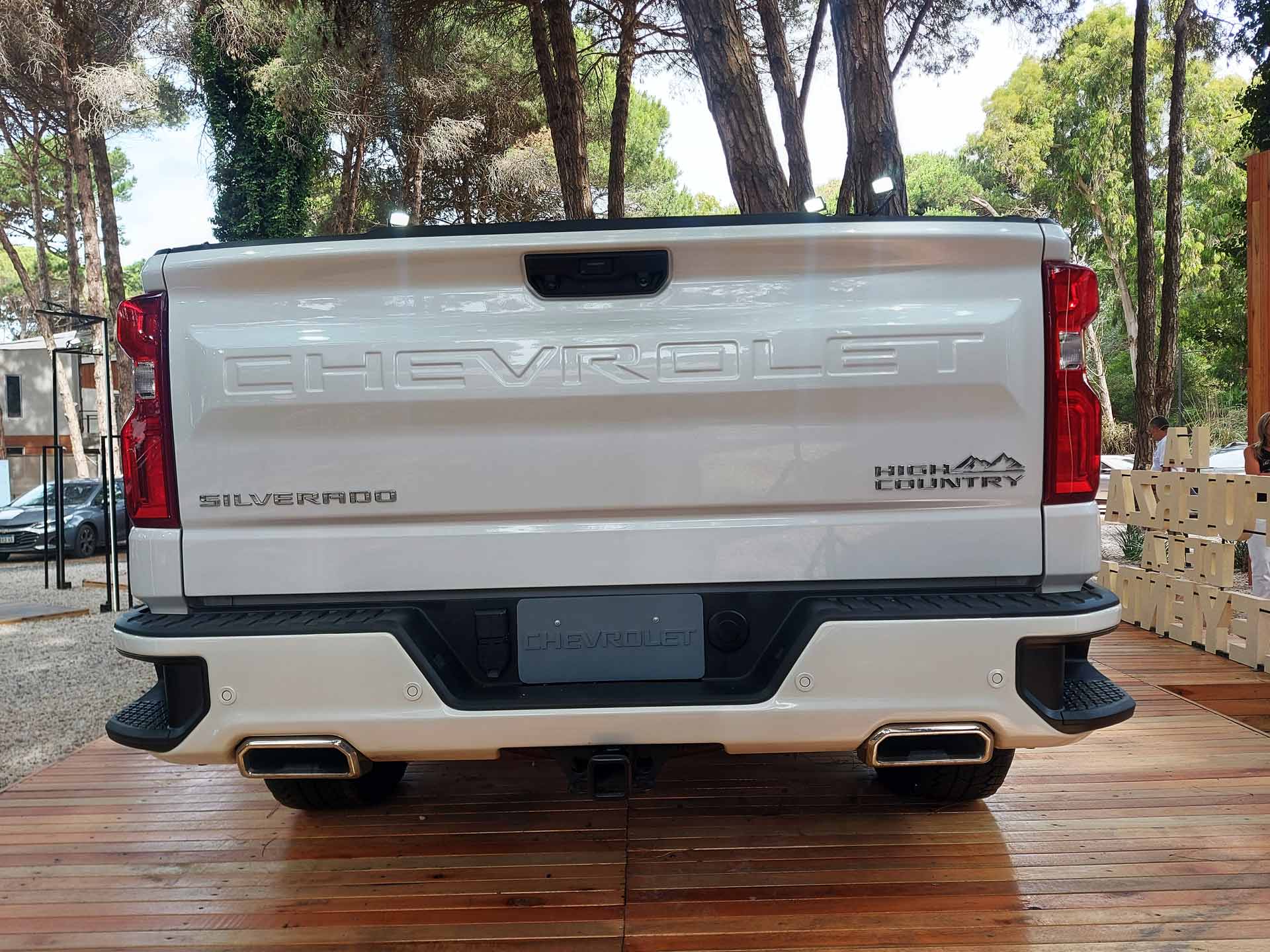 Chevrolet-Silverado-High-Country-vista-trasera