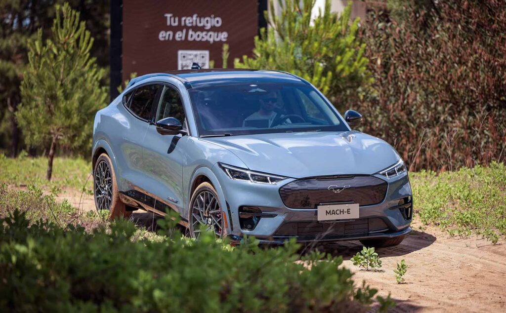Mustang Mach-E Ford Summer Energy.