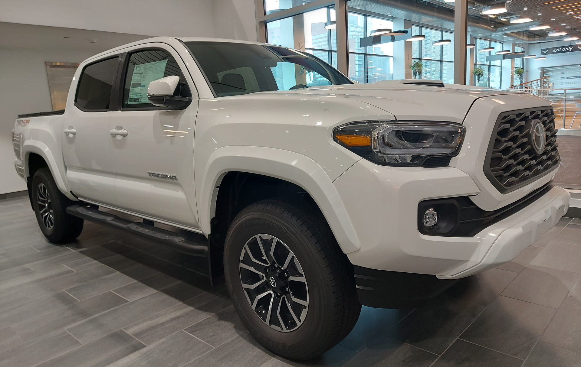 Toyota Tacoma-MY-2023-blanca