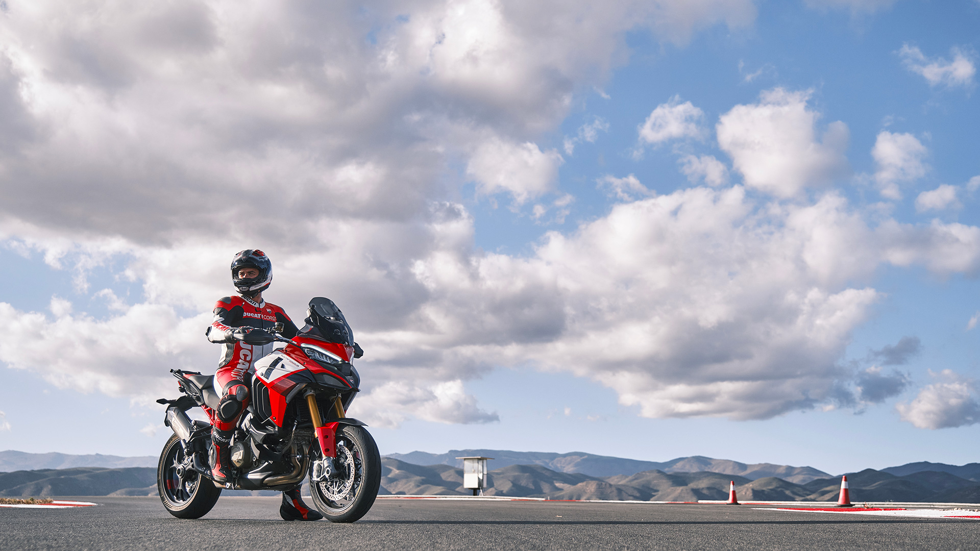 ducati multistrada v4 pikes peak